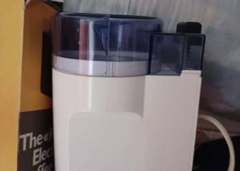 ELEKTRYCZNY MŁYNEK DO KAWY NIEWIADÓW typ 651z czasów PRL