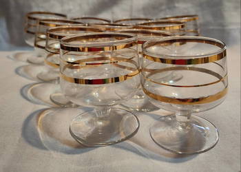 Vintage Kieliszki ze złotymi paskami 5.5cm 11 szt. PRL