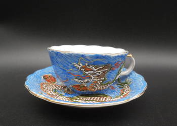 Japońska filiżanka ze spodkiem typu dragonware (porcelana smocza)