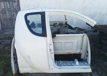 Mitsubishi L200 błotnik tylny prawy z progiem Mitsubishi L200 błotnik tylny prawy z progiem