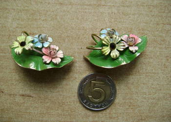 Starocie z PRL - Biżuteria = Zestaw 2 broszki wiosenne