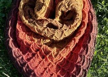 Ciepła chusta szydełkowa