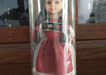 Lalka kolekcjonerska w stroju ludowym