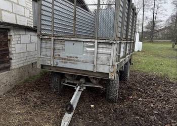 Rozrzutnik obornika dwuosiowy z burtami