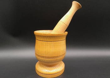 Drewniany moździerz kuchenny z tłuczkiem