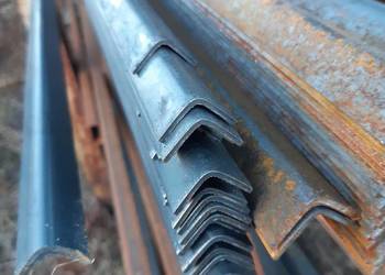 Kątownik zimnogiety 20x20x2 S235JR