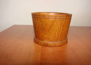 mały drewniany kubeczek mały drewniany kubeczek