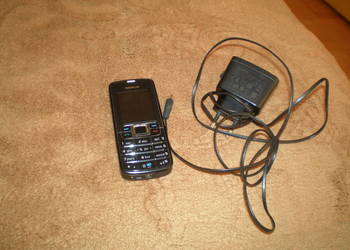 Sprzedam używany telefon Nokia z ładowarką