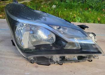 Toyota Yaris III Lampa przód prawa    WYSYŁKA