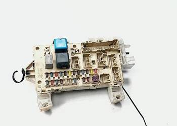 SKRZYNKA BEZPIECZNIKÓW TOYOTA COROLLA VERSO 89221-0F010