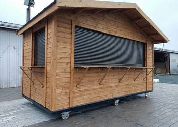 domek handlowy mobilny koła stragan kiosk