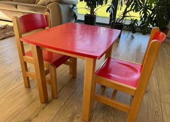 Zestaw dziecięcy stolik + dwa krzesła firmy Wiola.eu