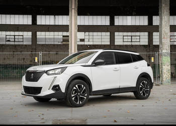 Peugeot 2008 Automat 1.2 Benzyna Virtualny kokpit CarPlay