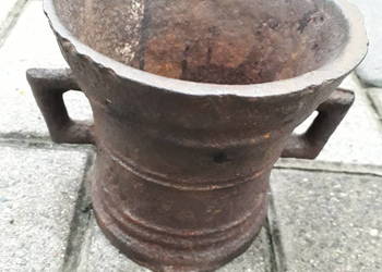 Żeliwny moździeż zabytkowy