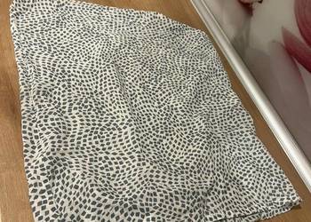 Biała poszewka w kropki duża