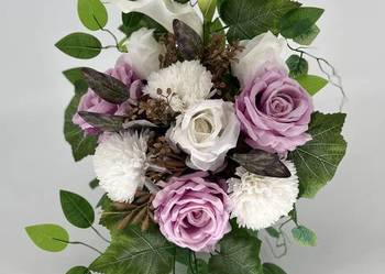 Elegancka wiązanka w odcieniach fioletu i bieli Elegancka wiązanka w odcieniach fioletu i bieli