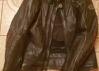 Kurtka skórzana motocyklowa w kolorze czarnym