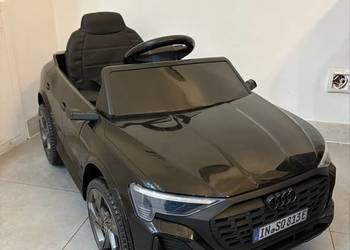 samochód na akumulator Audi SQ8 auto elektryczne