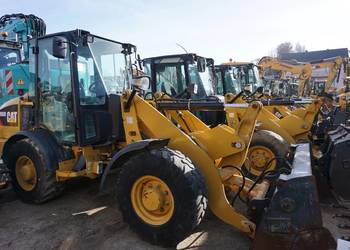 Ładowarka   CAT 906 M, 2016 rok.