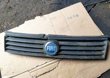 FIAT STILO ATRAPA ATRAPKA GRIL ZNACZEK NAPIS