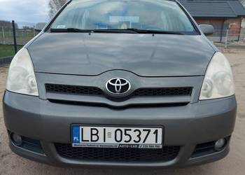 Toyota Corolla verso uszkodzona