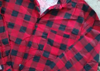 Czerwona koszula flanelowa w kratę