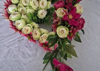 Dekoracja nagrobna stroik kompozycja. Serce.