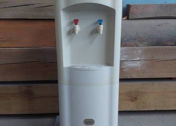 Dystrybutor do wody, woda ciepła-zimna.