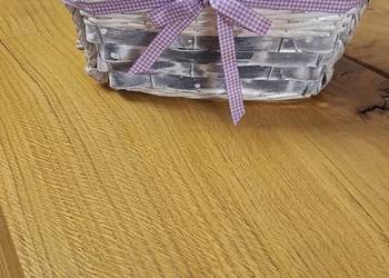 Dekoracyjny koszyk z białej wikliny