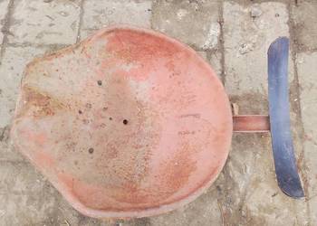 Stare siedzisko siedzenie metalowe z oparciem Ursus PRL LOFT hoker taboret