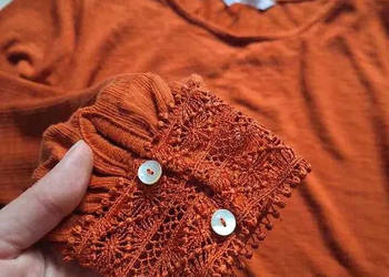 Pomarańczowa lekka jesienna bluzka z koronką Camaieu 38