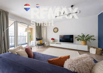 Apartamentowiec, umeblowane, okna na skwer, 2 pok.