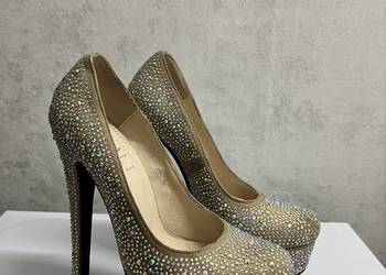 Szpilki z krzystałkami