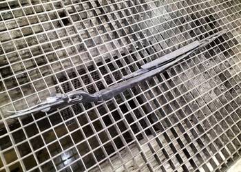 Ramię wycieraczki lewy przód BME 65 E66