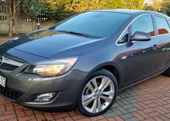 Opel Astra J Cosmo 1.4 turbo Navi pdc przód i tył alufelgi super stan