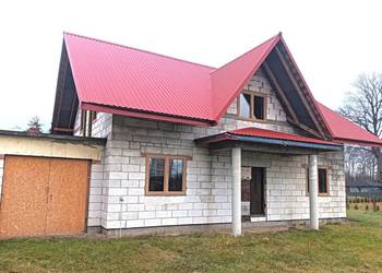 Dom jednorodzinny, wolnostojący z użytkowym poddaszem oraz wbudowanym garaż