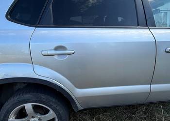 DRZWI PRAWY TYŁ TYLNE PRAWE HYUNDAI TUCSON 2004-10r bez listew poszerzeń YK