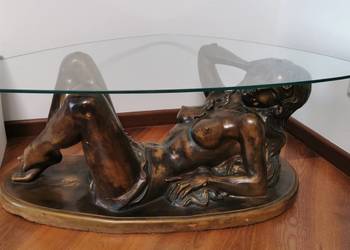 Unikatowy stolik rzeźba kobiety