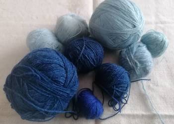Wełna niebieska i granatowa waga 30dkg.Włóczka.Zestaw 2