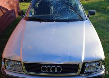 Audi 80 uszkodzony
