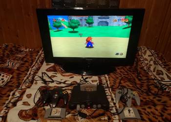 NINTENDO 64 Konsola 2 pady 3 Gry itp. Plus Telewizor Samsung 32 cale