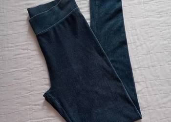 Legginsy prążkowane elastyczne i dopasowane