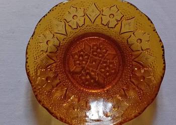 Talerzyk Bratki, Lubelskie Huty Szkła - Lubartów, kolor miodowy. PRL.