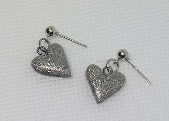 Kolczyki ręcznie robione serca szare brokatowe