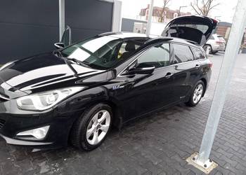 Hyundai i40 blue drive