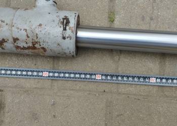 Siłownik hydrauliczny dwustronnego działania skok 80cm, fi 35