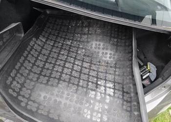 Mata gumowa do bagażnika Toyota Corolla