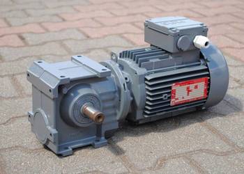 Motoreduktor kątowy 0,75kw. 203obr./min.. SEW