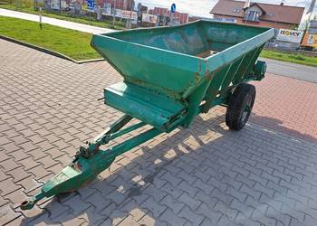 Rozsiewacz materiałów sypkich nawozów wapna ciągniony RCW-3