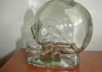 butelka szklana czaszka